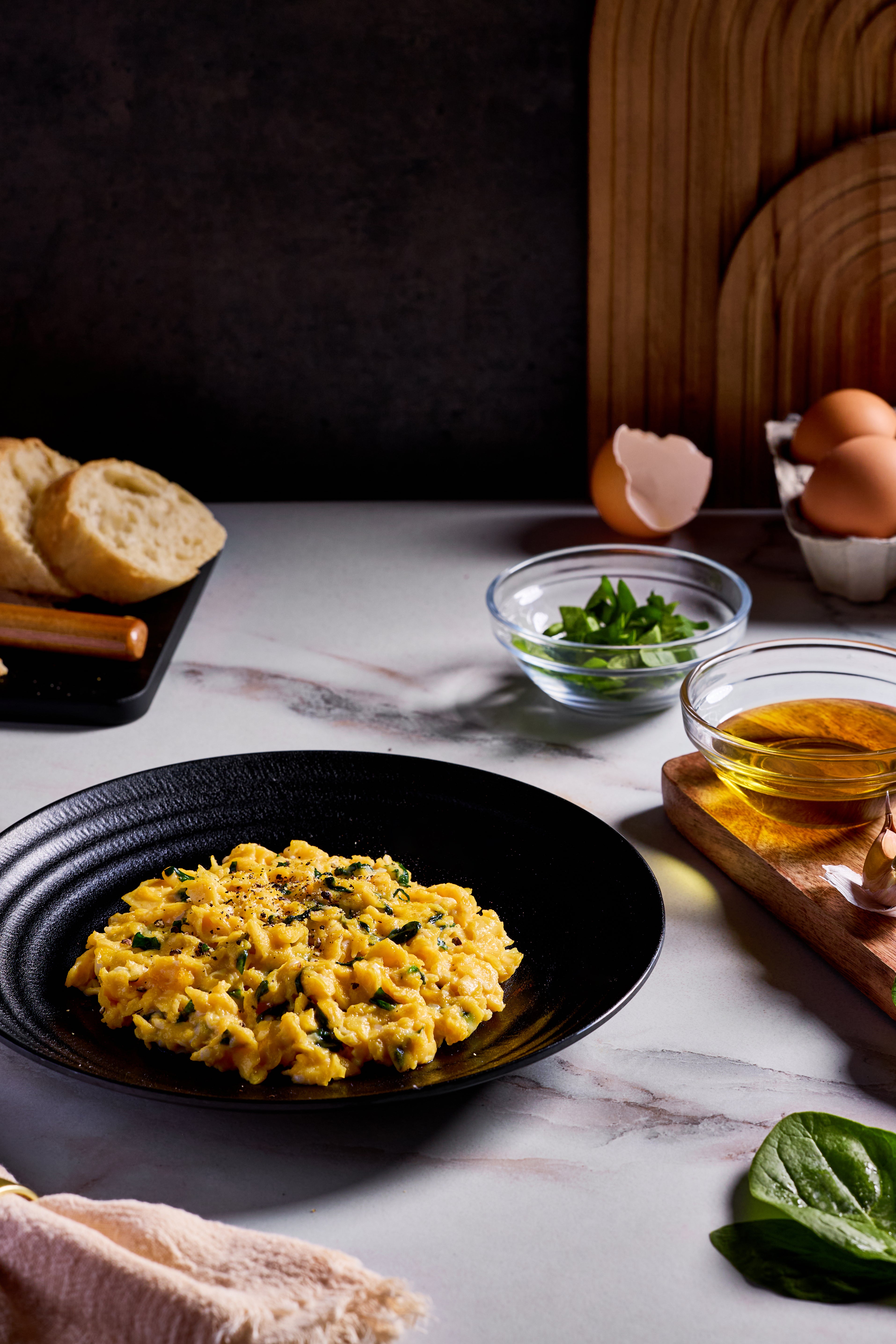 9x SCRAMBLED EGGS WITH CREAMY SPINACH 🌱