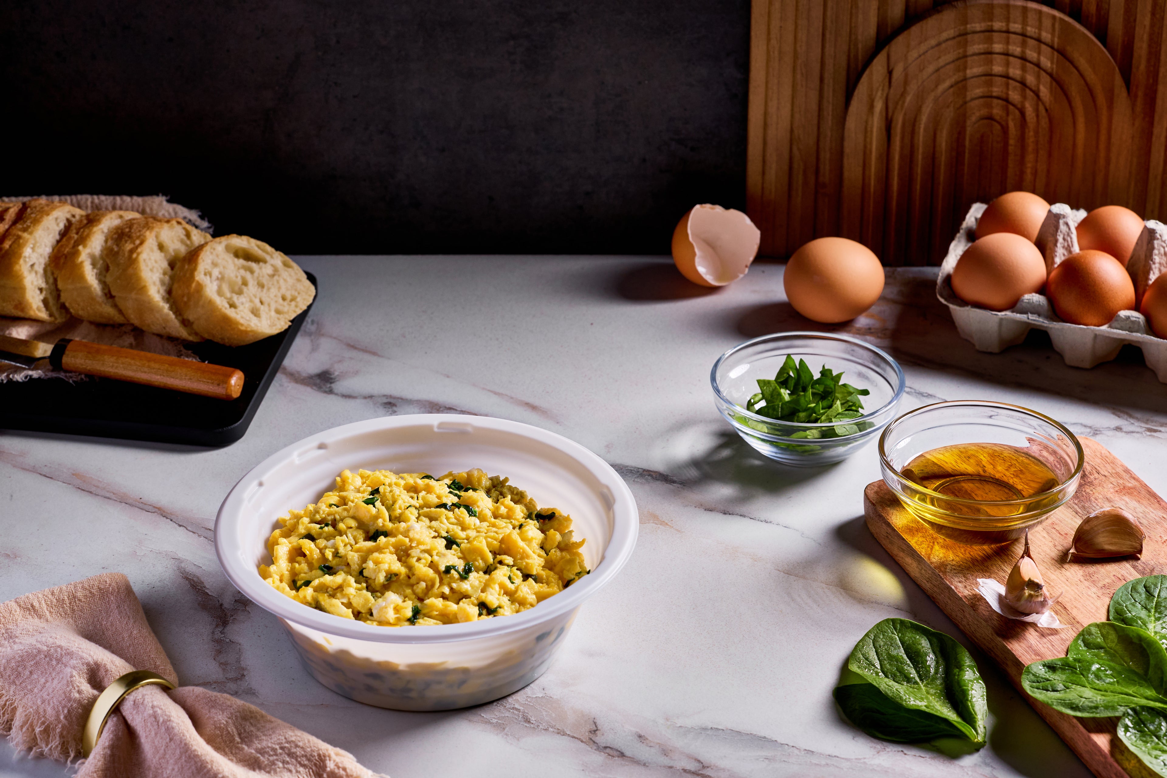 9x SCRAMBLED EGGS WITH CREAMY SPINACH 🌱