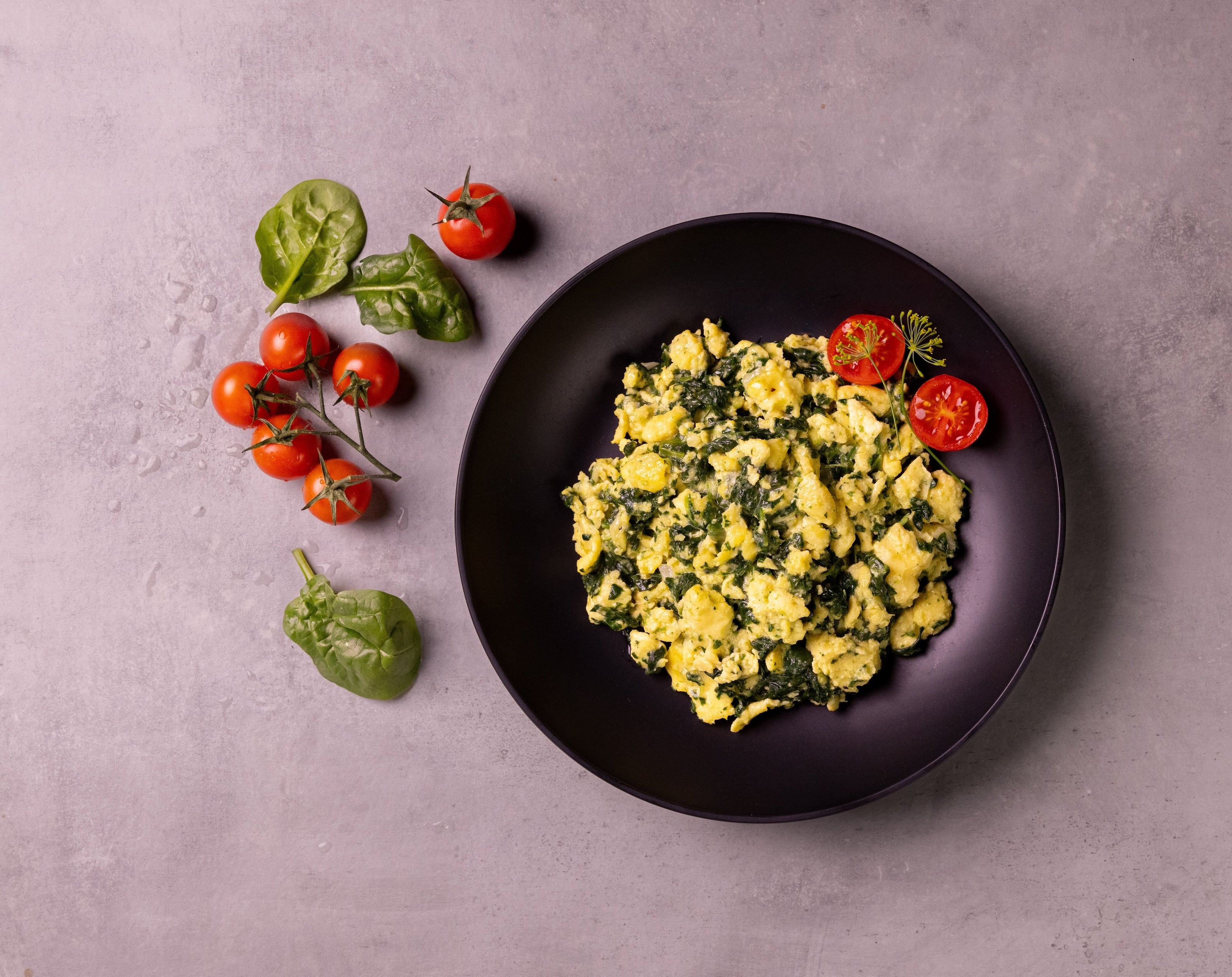 9x SCRAMBLED EGGS WITH CREAMY SPINACH 🌱